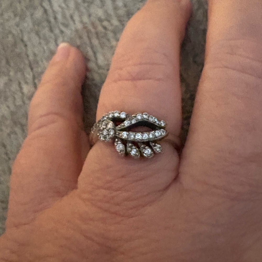 GUC stamped .925 petite silver ring cz size 7.5